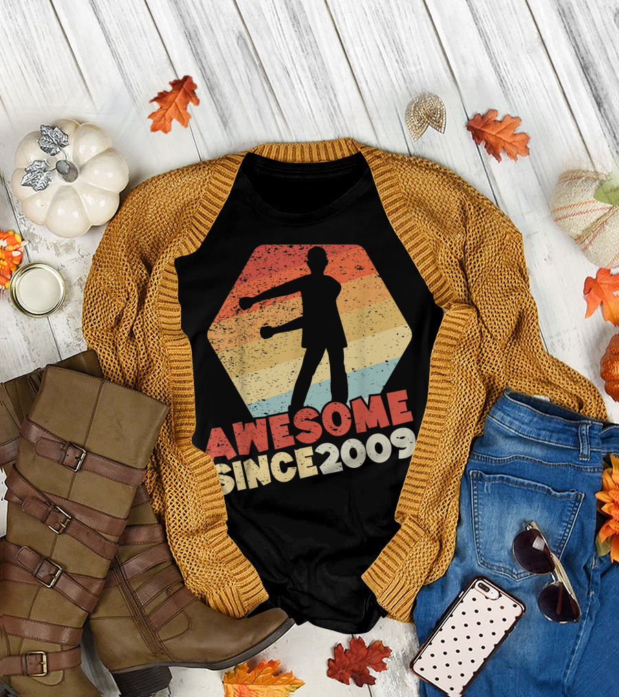 Awesome Since 2009 Retro Silhouette for 11 Year Old Birthday Boy T-Shirt