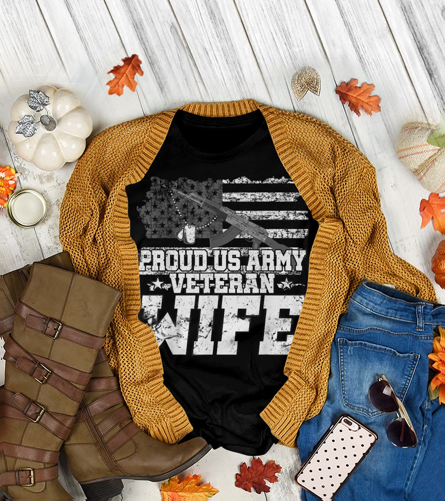 Proud US Army Veteran Wife American Flag Rifle Dog Tags T-Shirt