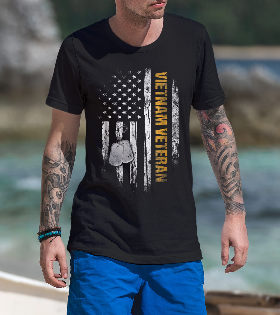 Vietnam Veteran USA Flag Dog Tags Vintage American T-Shirt