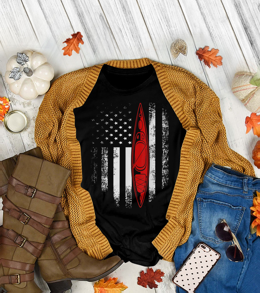 Vintage American USA Flag with Red Kayak Kayaking Cool T-Shirt