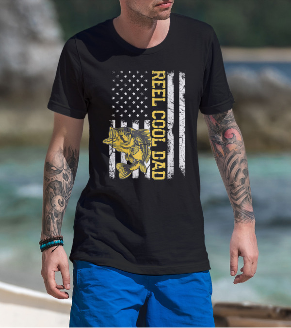 Reel Cool Dad Fishing Father's Day American Flag Bass Fish T-Shirt