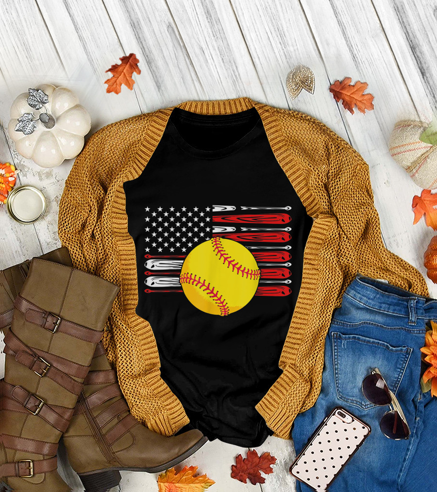 Vintage Softball Yellow Grunge Ball American Flag 4th Fourth of July T-Shirt