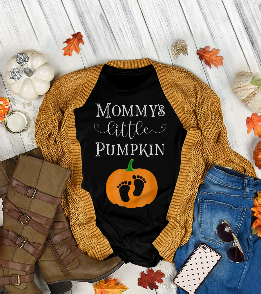 Mommy's Little Pumpkin Halloween Pregnancy Footprint Pumpkin T-Shirt