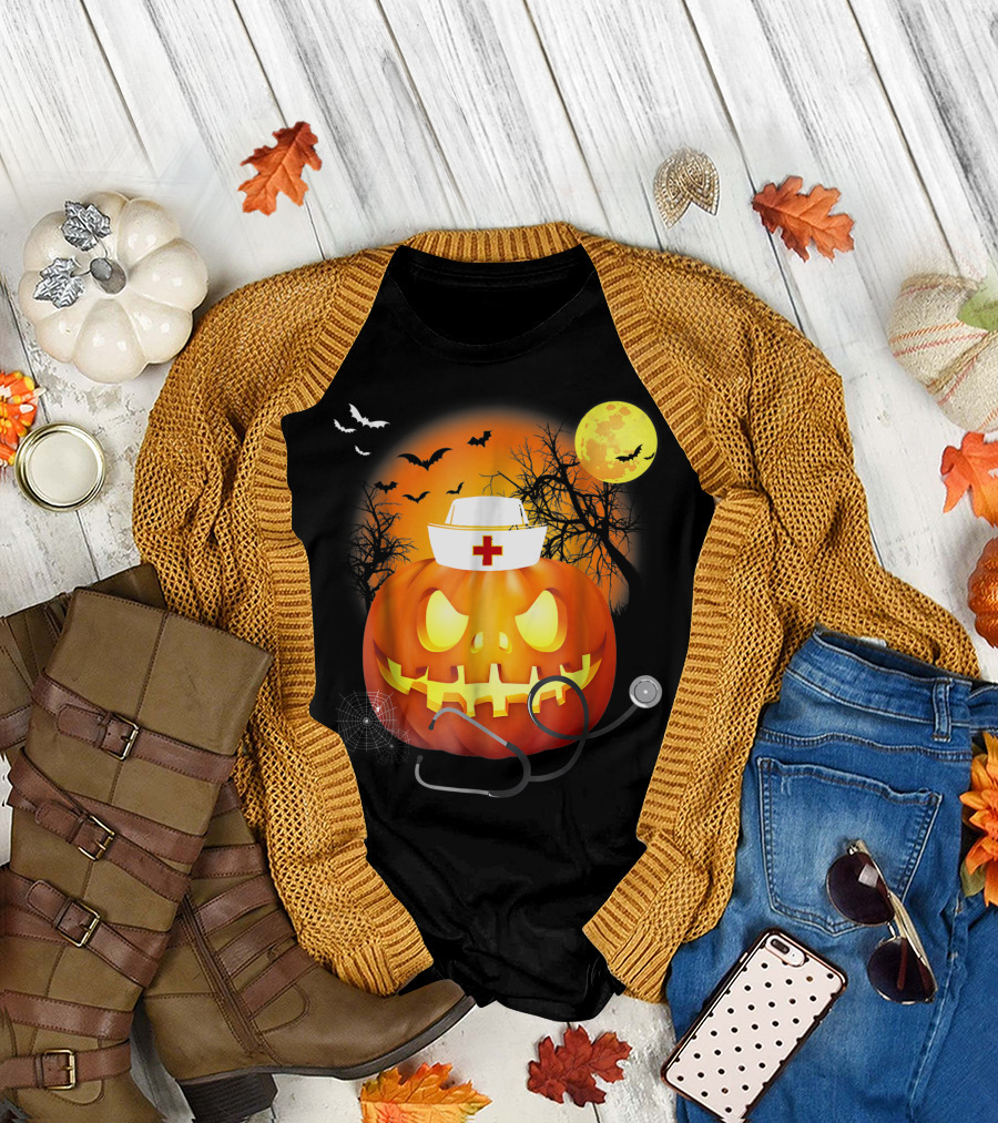 Nurse Pumpkin Halloween Funny Jack-O'-Lantern with Stethoscope and Bats T-Shirt