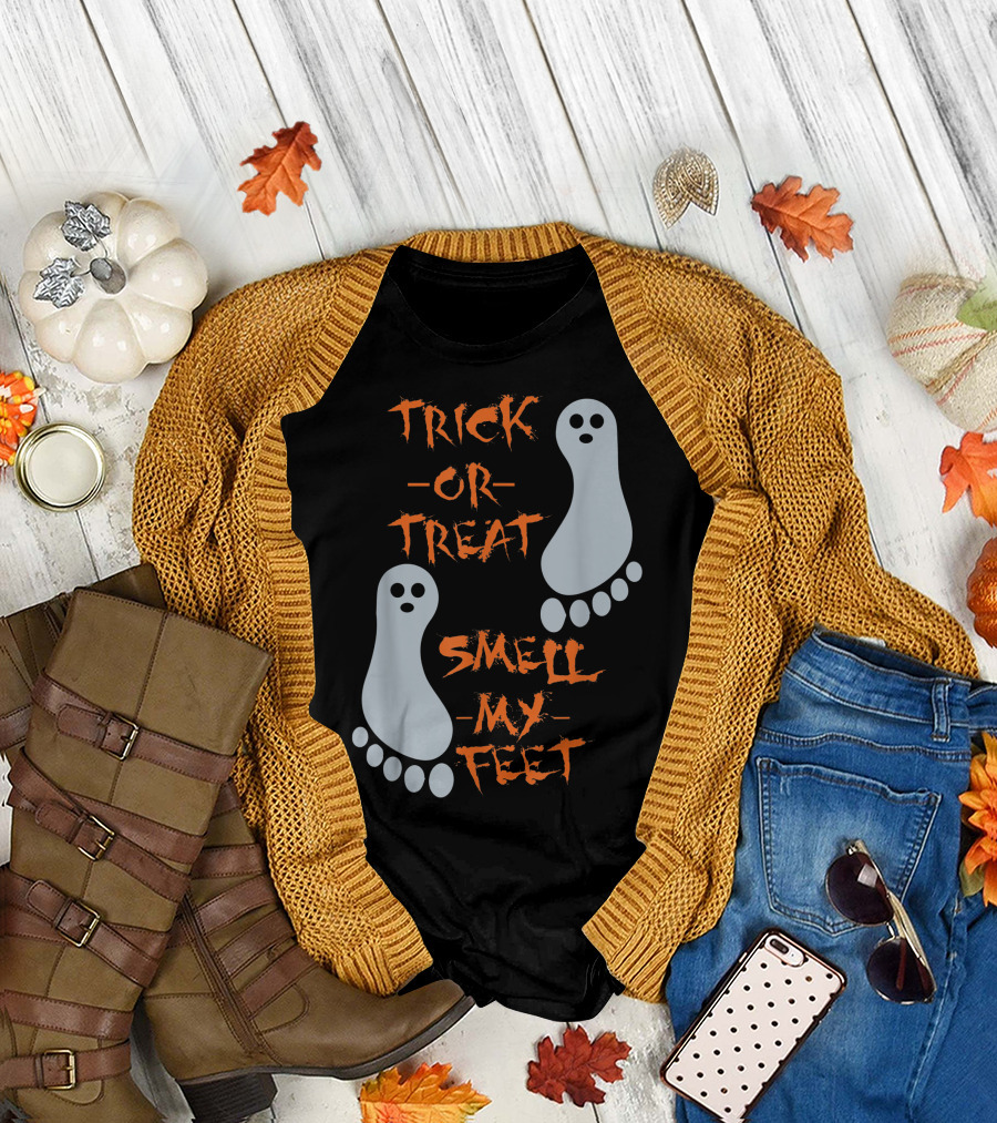Trick Or Treat Smell My Feet Ghost Footprints T-Shirt