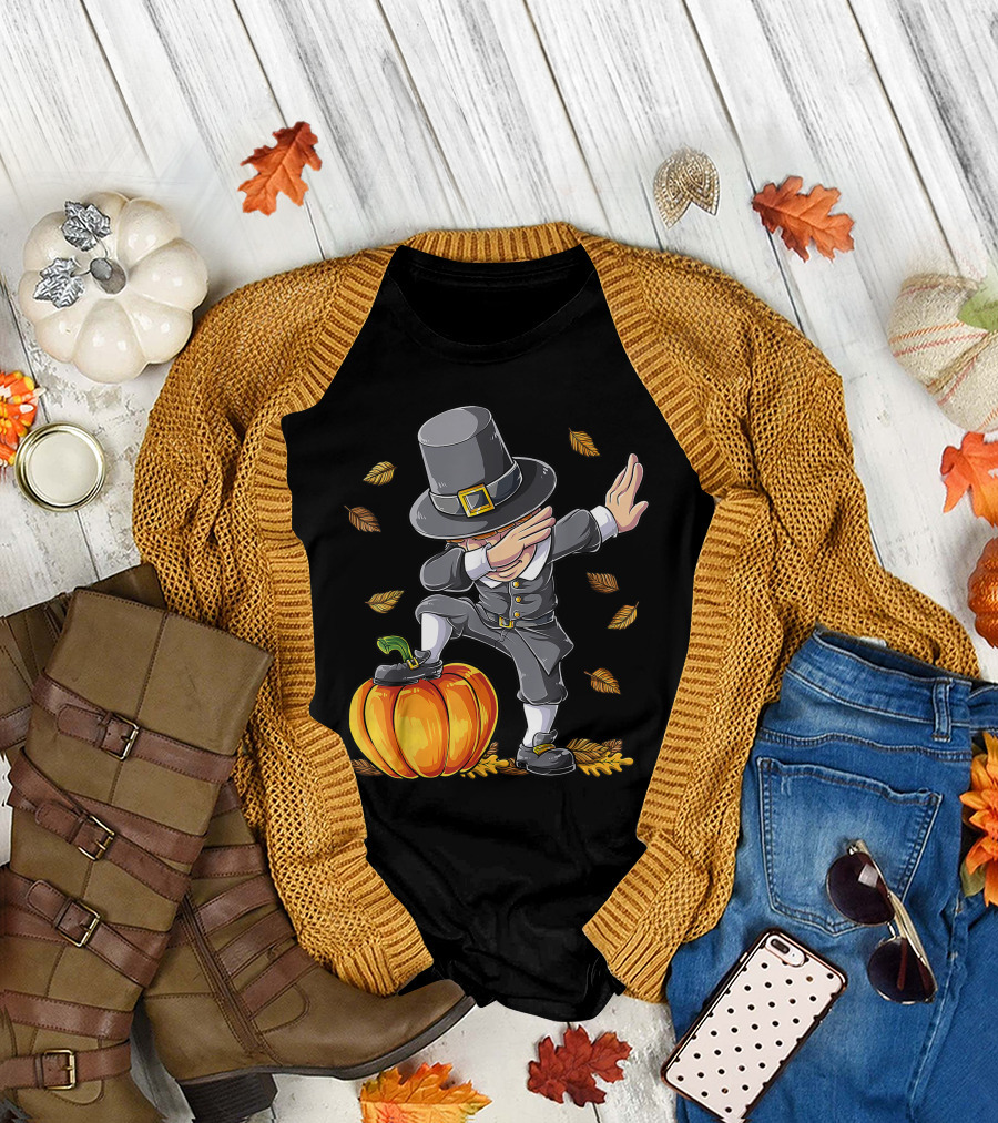 Dabbing Pilgrim Boy on Pumpkin with Autumn Leaves Thanksgiving Kids Men T-Shirt