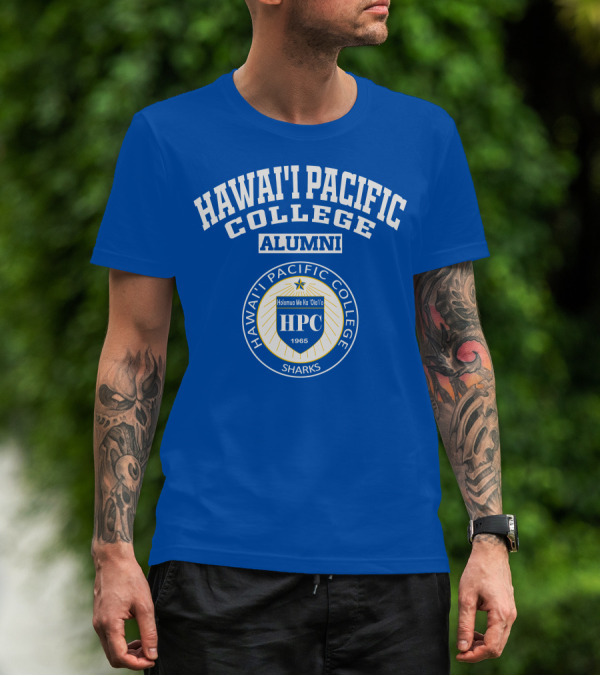 HAWAI'I PACIFIC COLLEGE ALUMNI HPC SHARKS 1965 HOLOMUO ME KA 'OIA'I'O T-Shirt