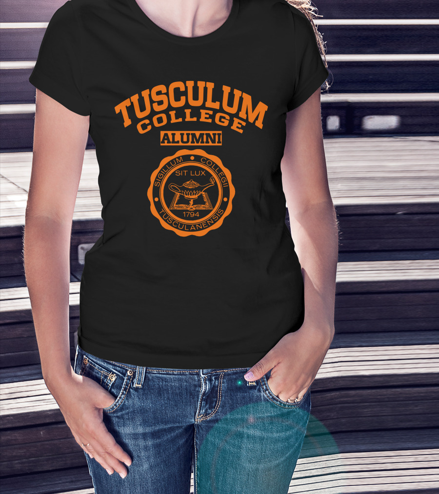 Tusculum College Alumni Sigillum Collegii Tusculanensis 1794 Sit Lux T-Shirt