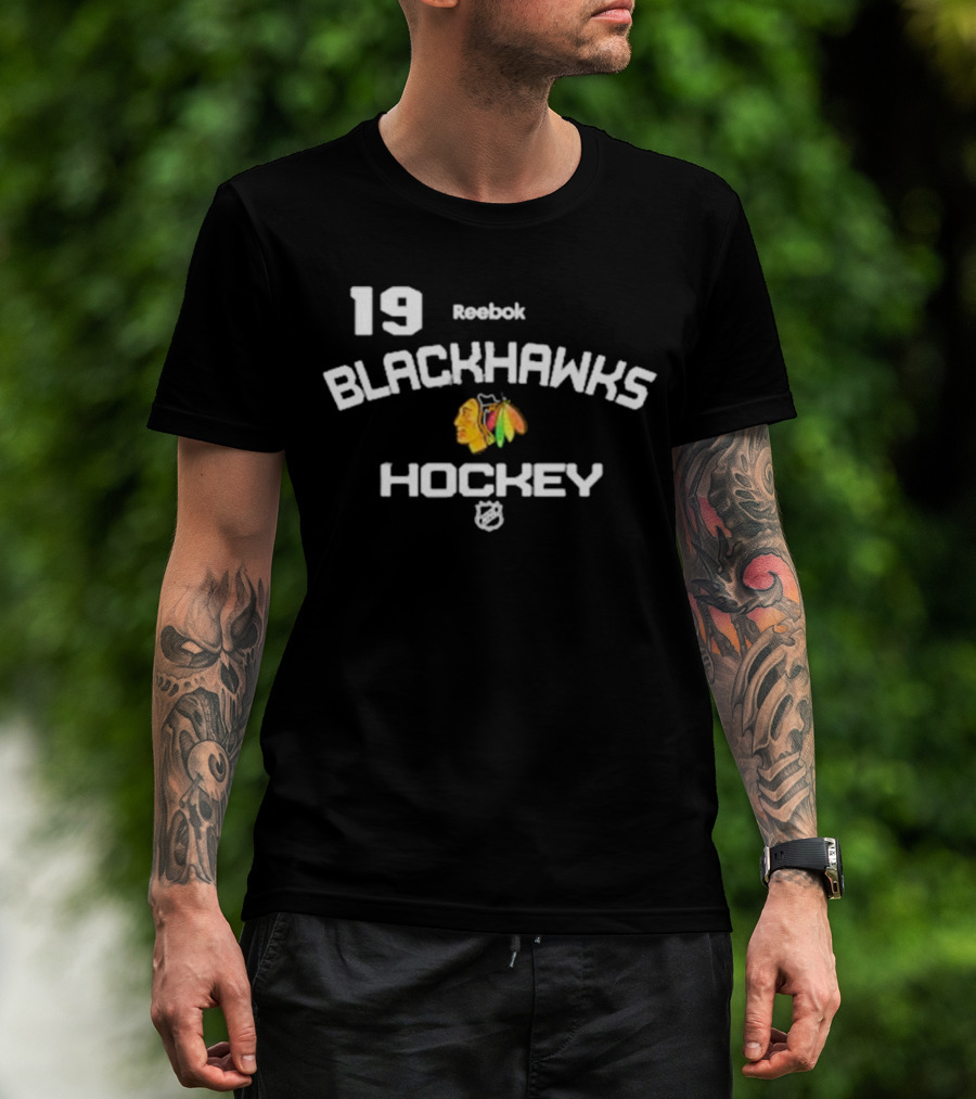 19 Reebok Blackhawks Hockey NHL T-Shirt