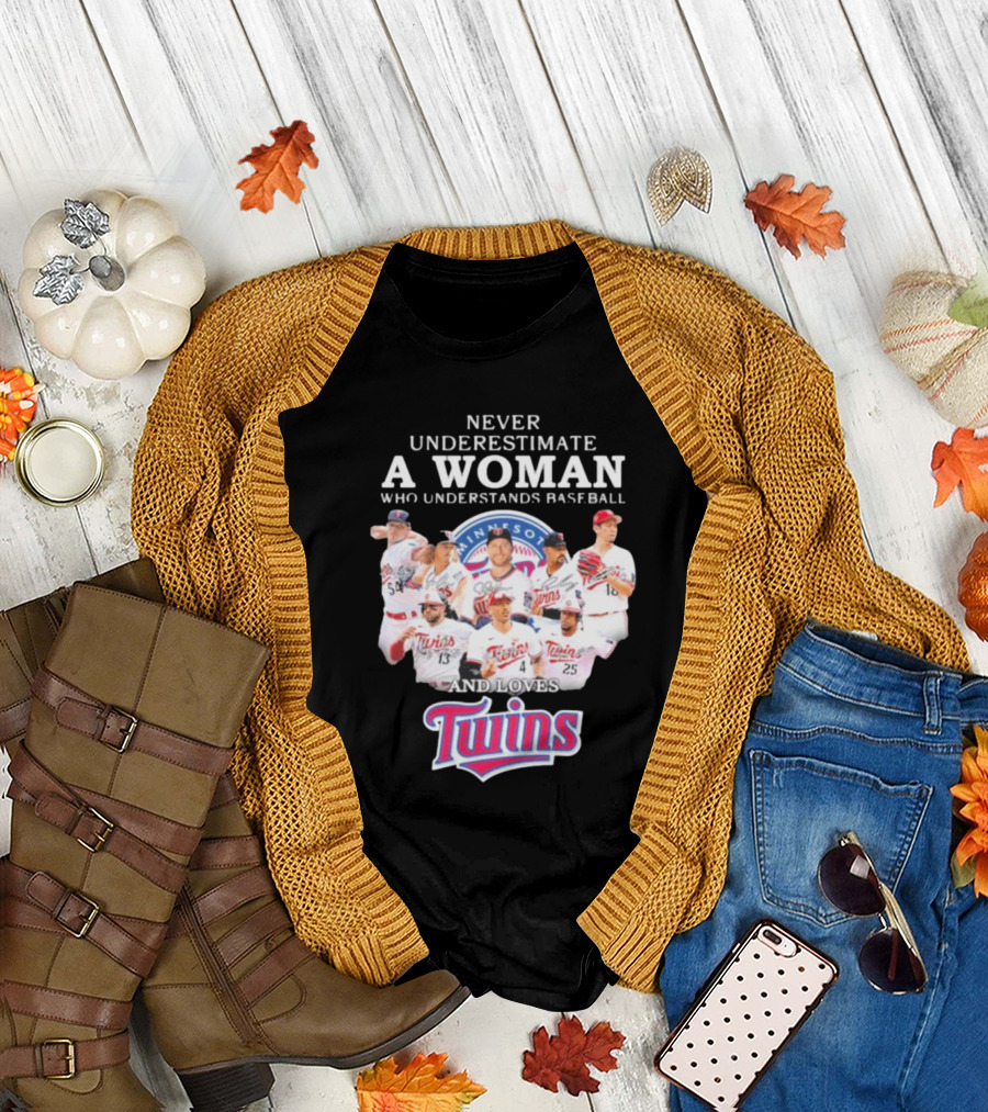 Never Underestimate A Woman Who Understands Baseball And Loves Minnesota Twins Signatures T-Shirt