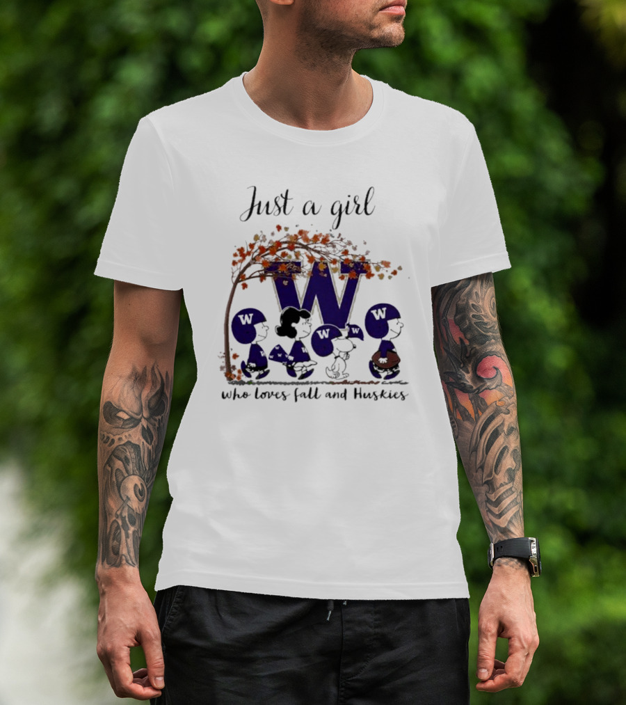 Just A Girl Who Loves Fall And Huskies Peanuts Football T-Shirt