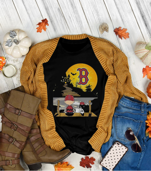 Snoopy And Charlie Brown Boston Red Sox Halloween Moon Scene T-Shirt