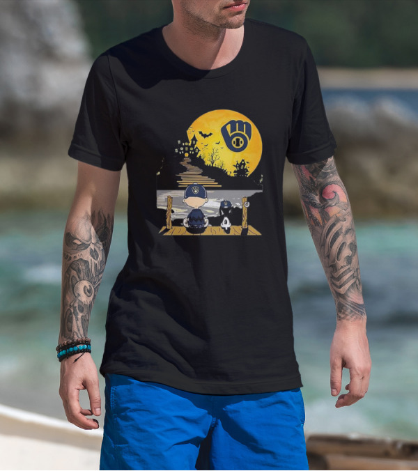 Snoopy Charlie Brown Under Moon Milwaukee Brewers Halloween Mansion Bats T-Shirt