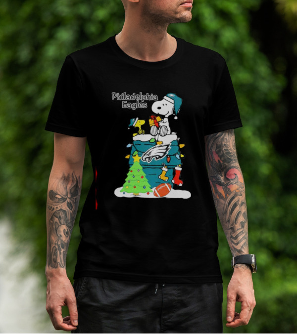 Philadelphia Eagles Christmas Snoopy With Woodstock And Football T-Shirt