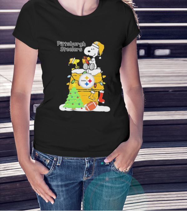 Pittsburgh Steelers Christmas Snoopy Rooftop Holiday Scene T-Shirt