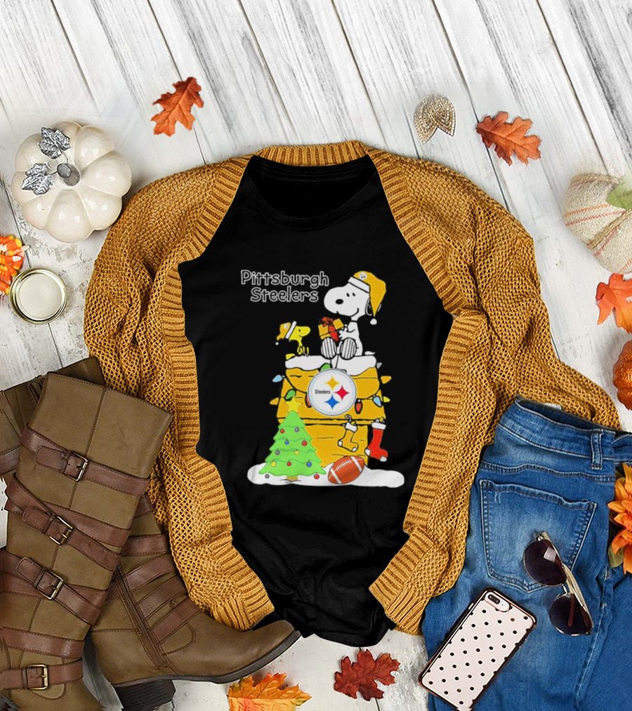 Pittsburgh Steelers Christmas Snoopy Rooftop Holiday Scene T-Shirt