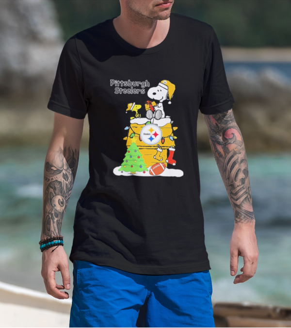 Pittsburgh Steelers Christmas Snoopy Rooftop Holiday Scene T-Shirt