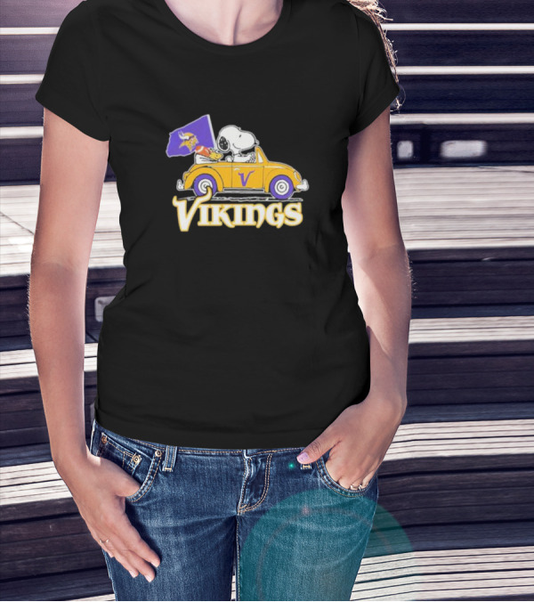 Snoopy Woodstock Driving Car With Vikings Flag Minnesota NFL T-Shirt
