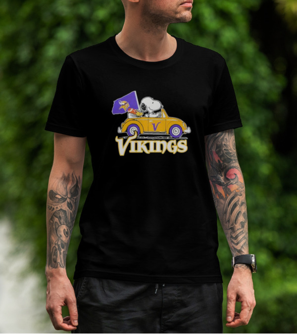 Snoopy Woodstock Driving Car With Vikings Flag Minnesota NFL T-Shirt