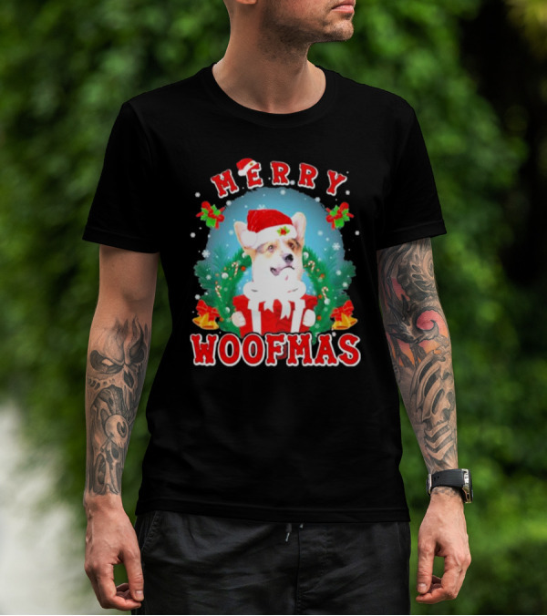 Merry Woofmas Welsh Corgi In Santa Hat With Presents And Christmas Decorations T-Shirt
