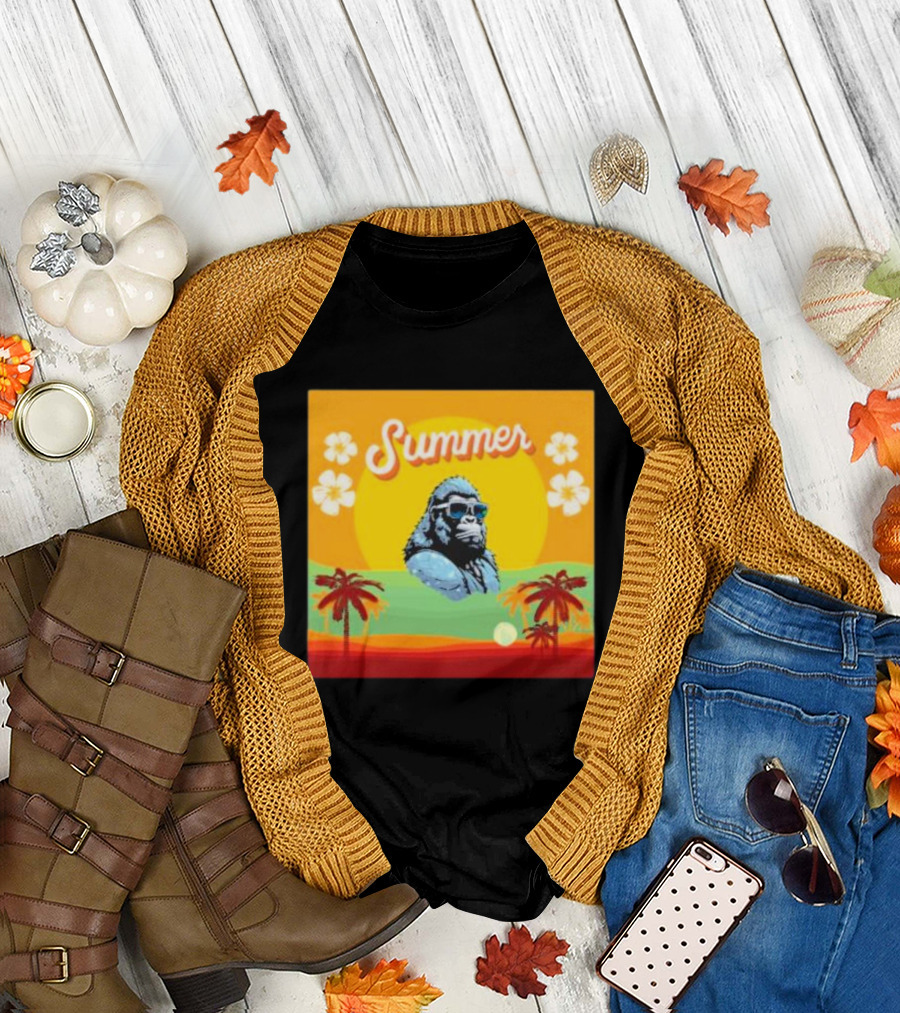 Summer Gorilla Beach Palm Trees Sun Vintage Retro T-Shirt