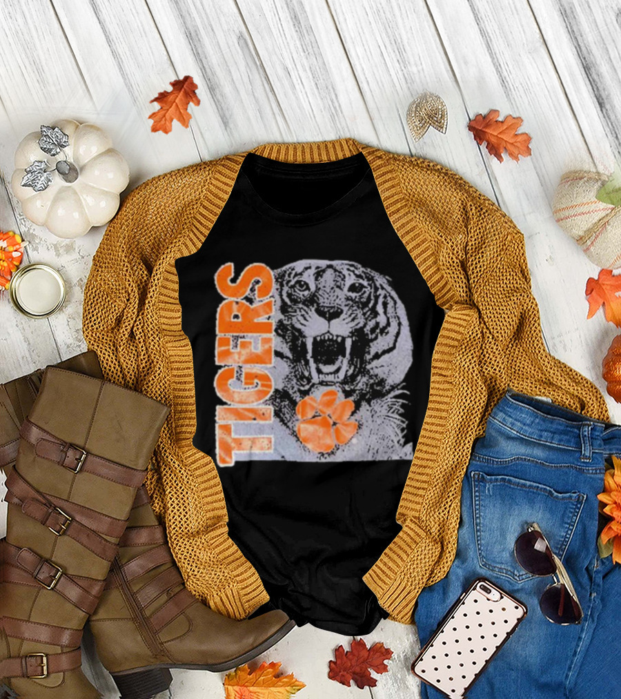 90s Clemson Tigers Vintage College Athletic Roaring Tiger with Orange Paw T-Shirt