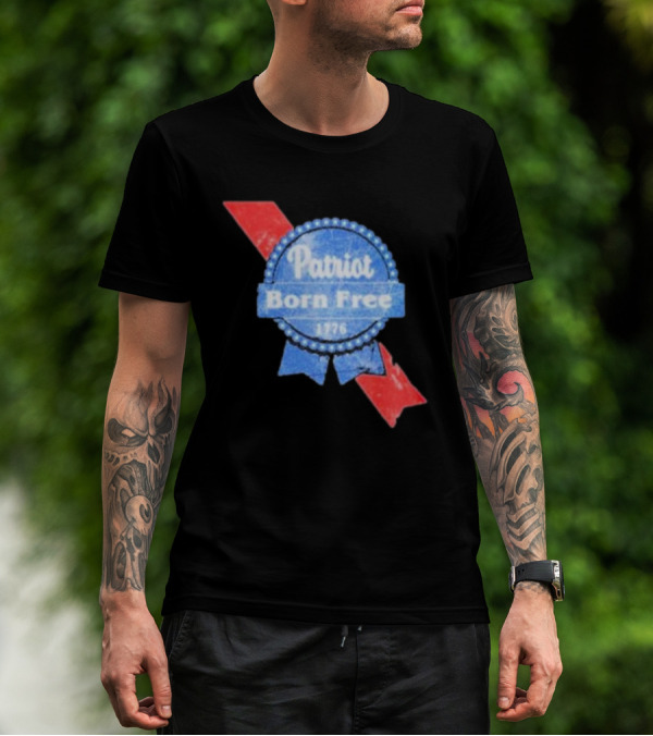 Patriot Born Free 1776 Badge With Red White Blue Ribbon Motif T-Shirt