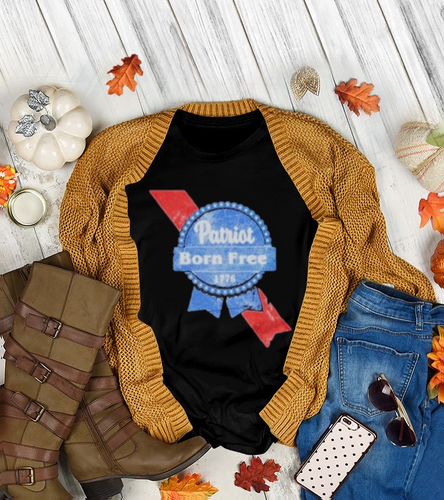 Patriot Born Free 1776 Badge with Red White Blue Ribbon Motif T-Shirt