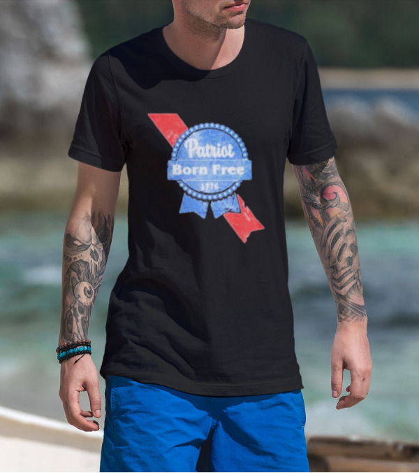 Patriot Born Free 1776 Badge With Red White Blue Ribbon Motif T-Shirt