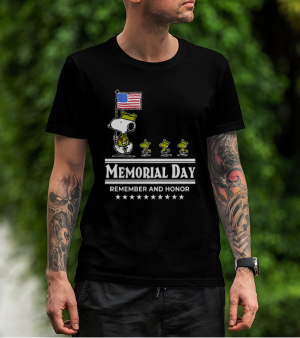 Memorial Day Snoopy And Woodstock Remember And Honor With American Flag T-Shirt