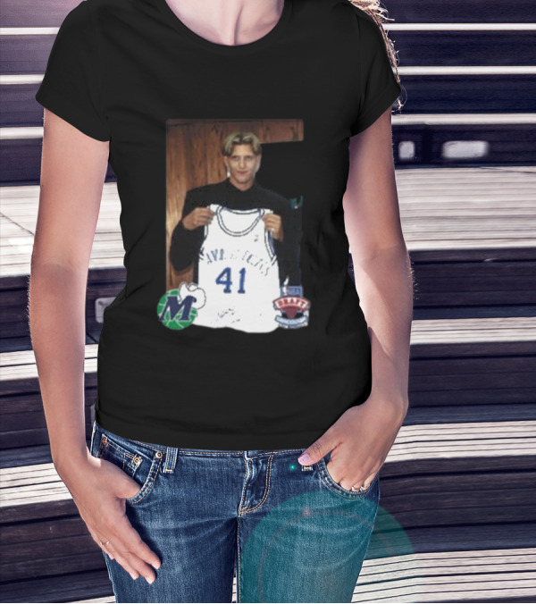 Luka Doncic Dirk Nowitzki Mavericks 41 NBA Draft Jersey Photo T-Shirt