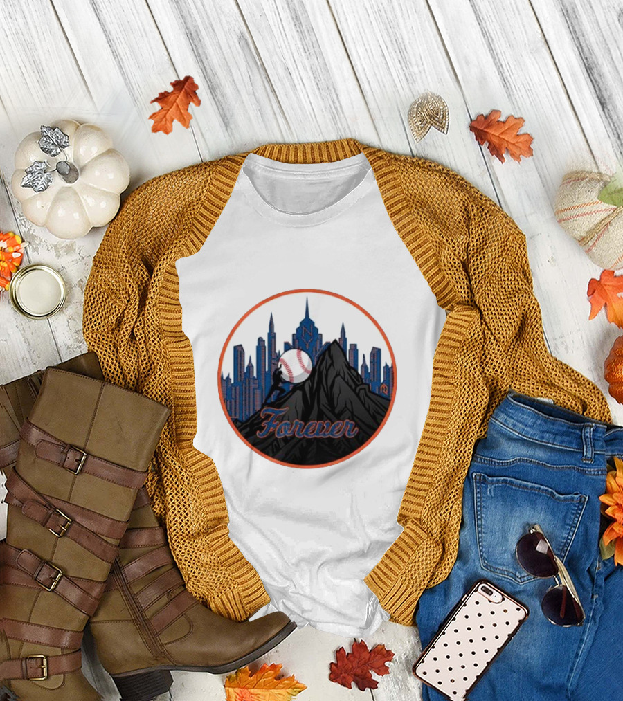 New York Met Fan Forever Skyline Baseball Statue T-Shirt