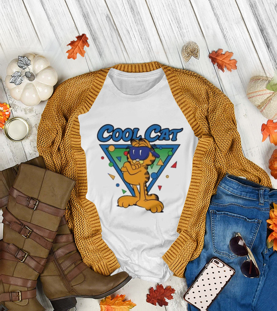 Quinton Reviews Wearing Garfield Cool Cat Retro T-Shirt