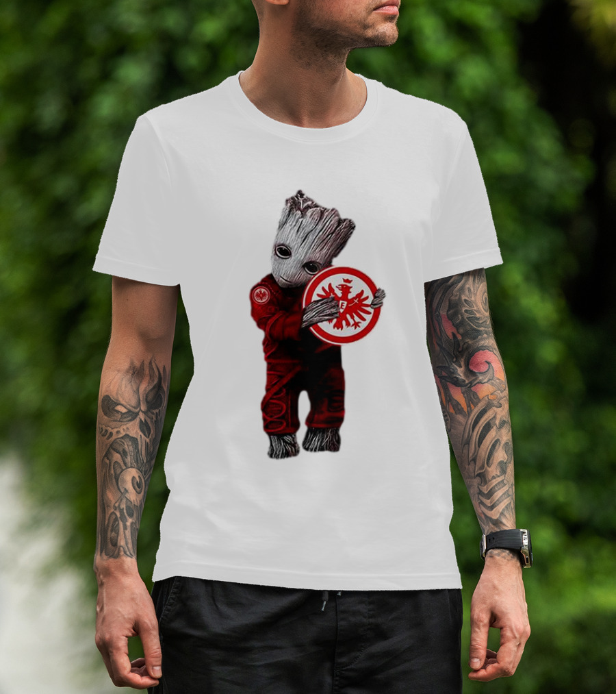 Baby Groot Hugging Eintracht Frankfurt Emblem T-Shirt