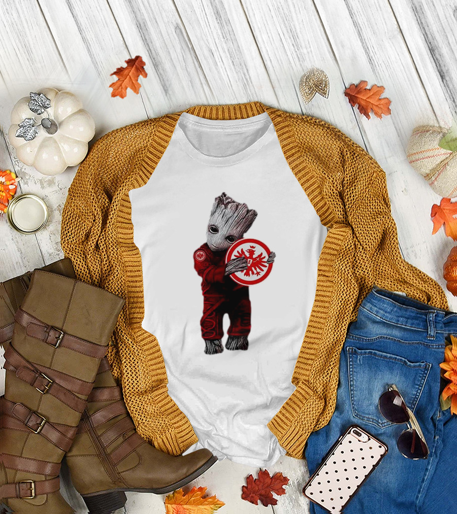 Baby Groot Hugging Eintracht Frankfurt Emblem T-Shirt