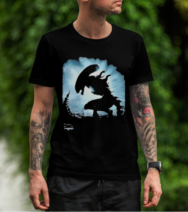 Alien Romulus Silhouette Against Oceanic Horizon 89 Rotten Tomatoes Debut T-Shirt