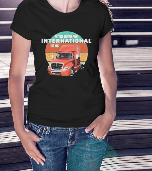 PUTTING DRIVERS FIRST INTERNATIONAL EST 1902 TRUCK DRIVER APPRECIATION T-Shirt