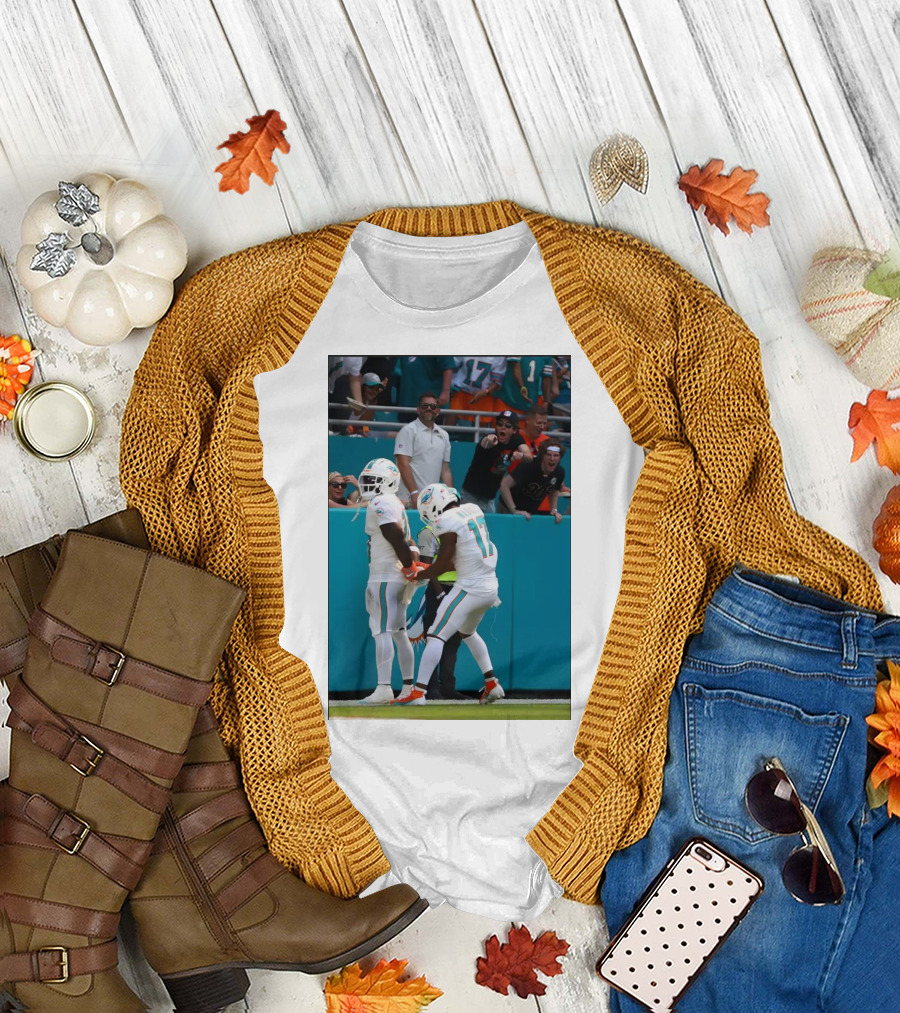 Miami Dolphins Tyreek Hill Celebration with Fans T-Shirt