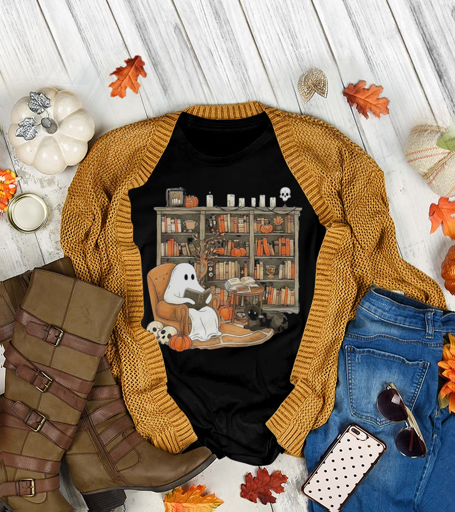 Retro Halloween Ghost Reading Books in Spooky Librarian Setting T-Shirt