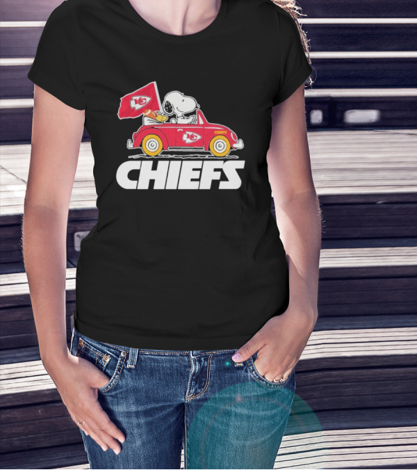 Snoopy Kansas City Chiefs Car With Flag T-Shirt