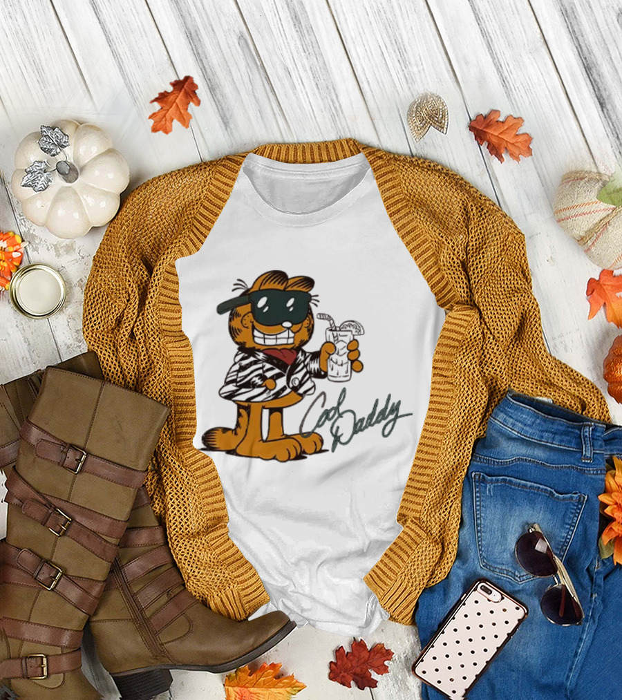 Garfield Cool Daddy Sunglasses Drink T-Shirt