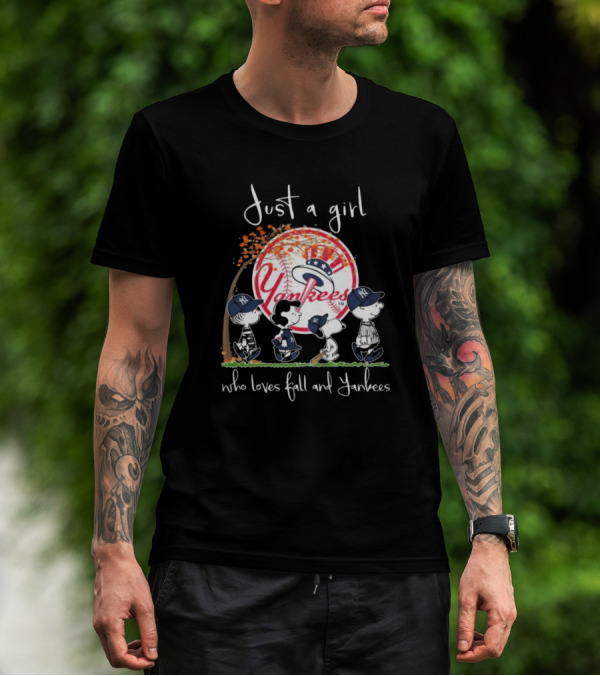 Just A Girl Who Loves Fall And Yankees Peanuts Characters T-Shirt