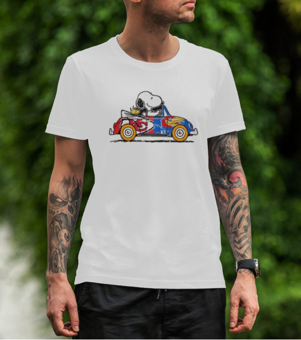 Snoopy And Woodstock Driving Kansas City Chiefs And Kansas Jayhawks Car T-Shirt