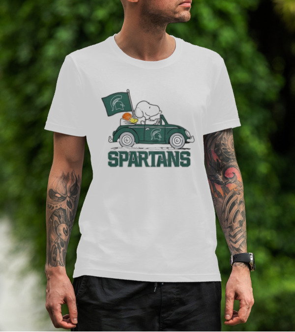 Spartans Peanuts Snoopy Woodstock Car Cartoon Sports T-Shirt
