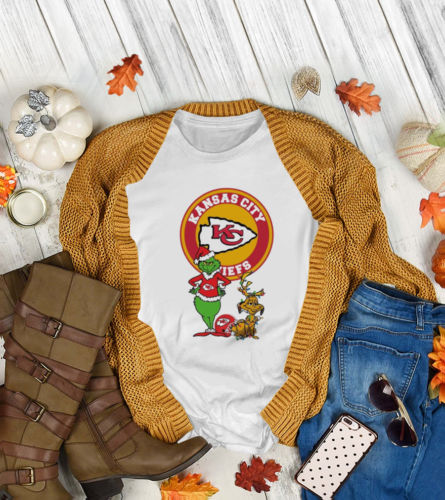 Grinch And Max Kansas City Chiefs Merry Christmas 2024 Holiday Football Fun T-Shirt