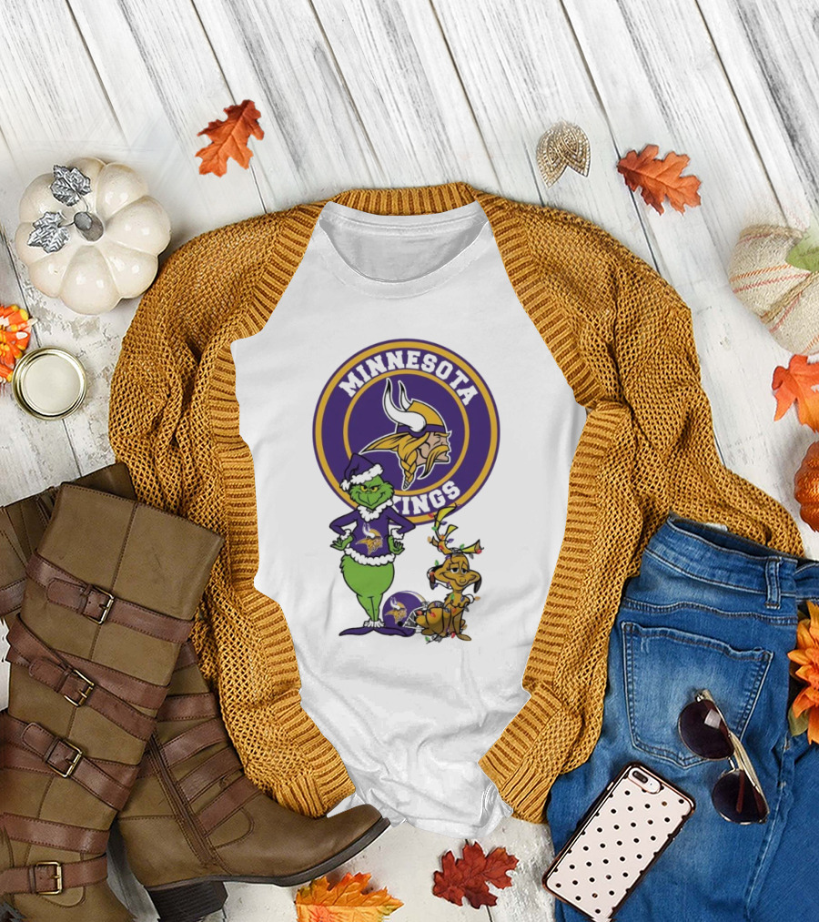 Minnesota Vikings Grinch and Max Merry Christmas T-Shirt