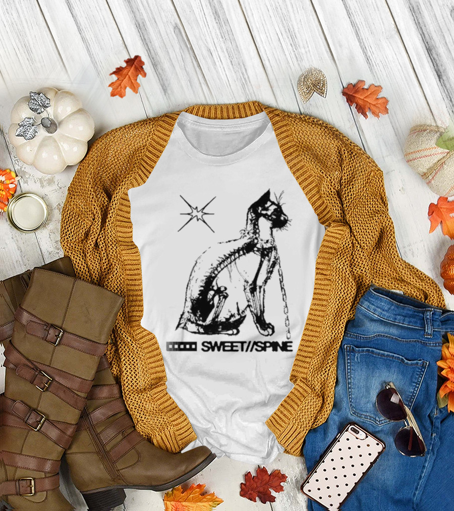 SWEET//SPINE Cat with Starburst and Chain Detail T-Shirt