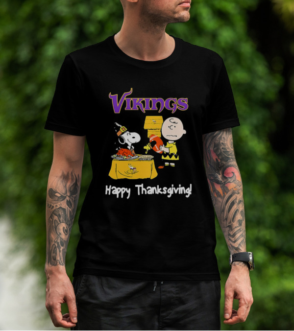 Peanuts Minnesota Vikings NFL Football Snoopy Charlie Brown Happy Thanksgiving T-Shirt
