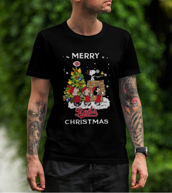 Merry Reds Christmas Cincinnati Snoopy And Friends T-Shirt