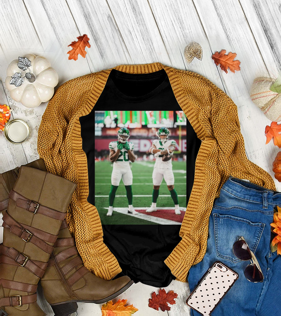 New York Jets NFL Breece Hall Vs Braelon Allen It’s Giving Album Cover Football Matchup T-Shirt